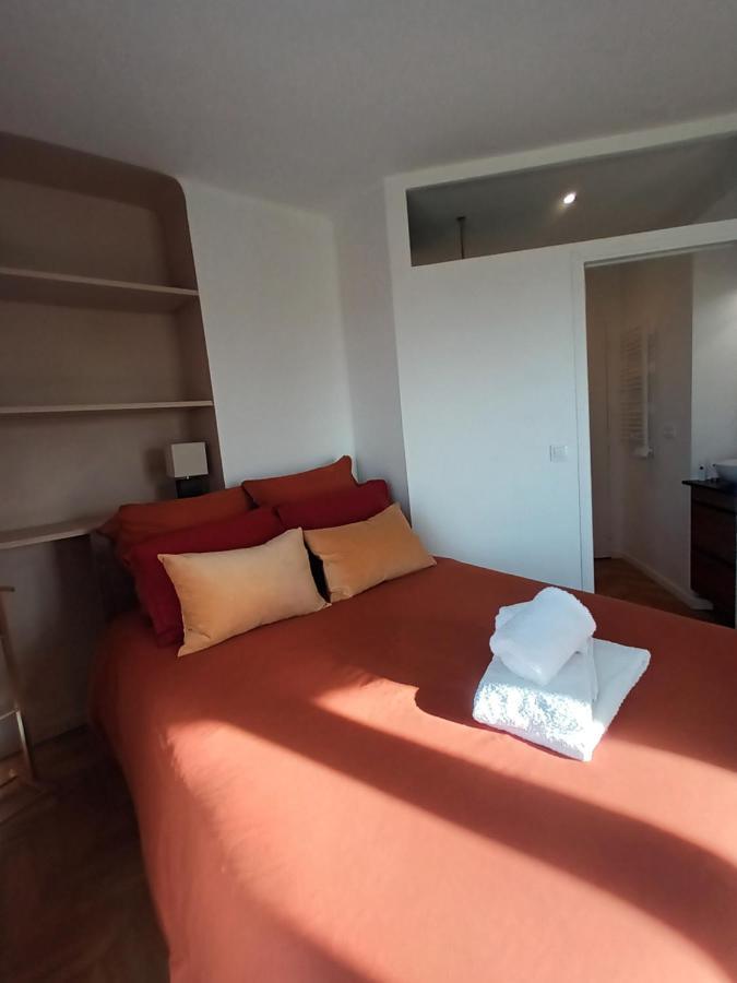 Paris Balcony Top Floor Room Exterior photo