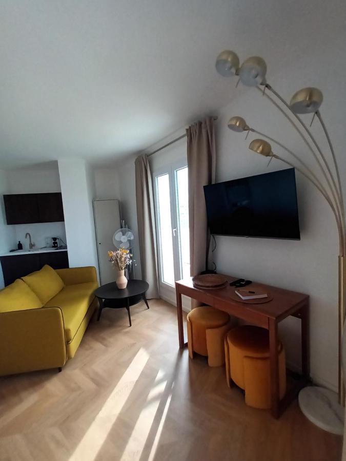 Paris Balcony Top Floor Room Exterior photo